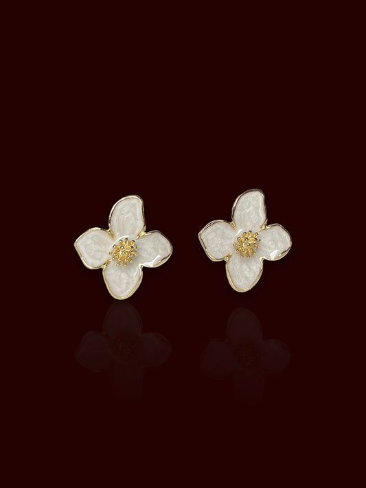 WHITE FLOWER EARINGS